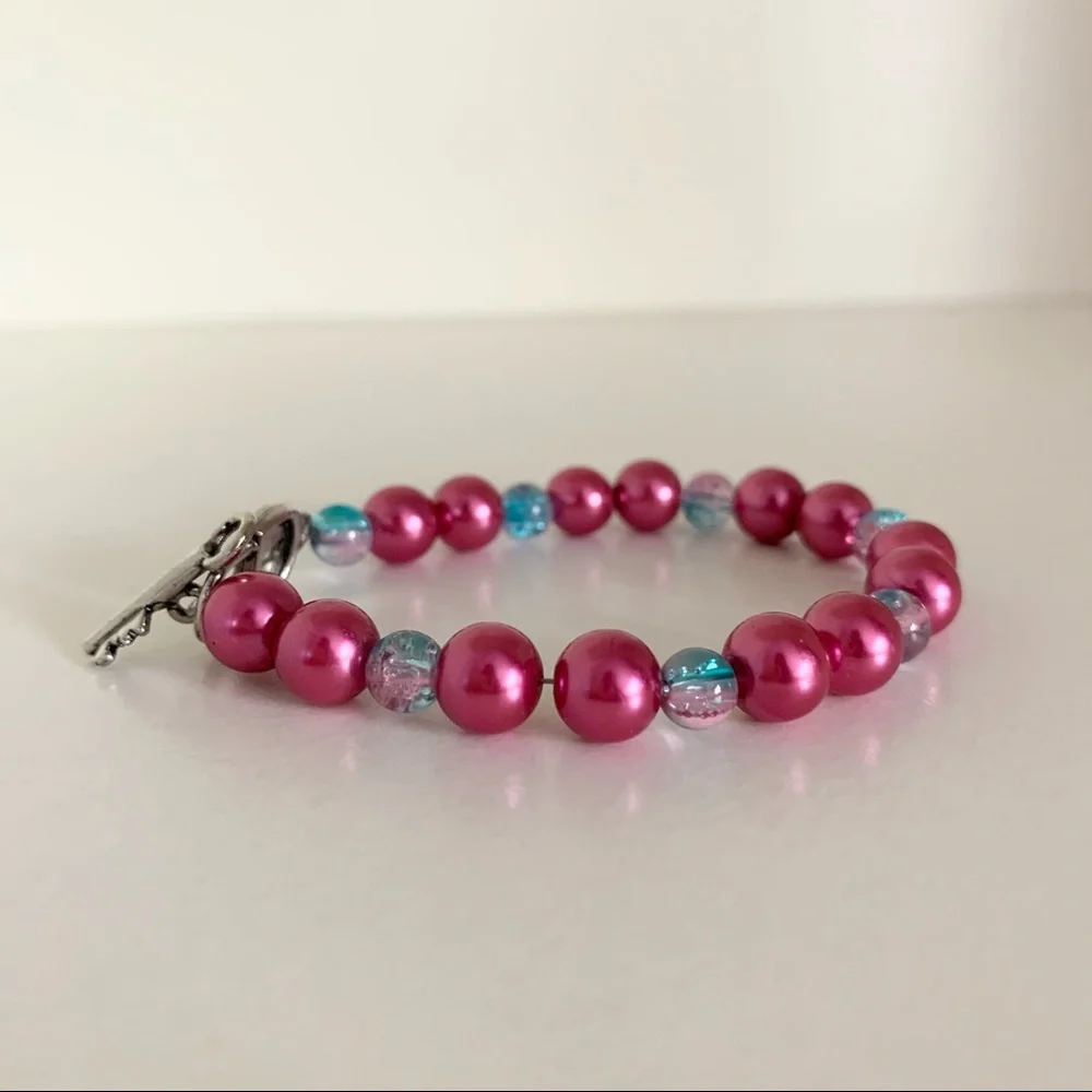 Hold Y2K pink bead bracelet